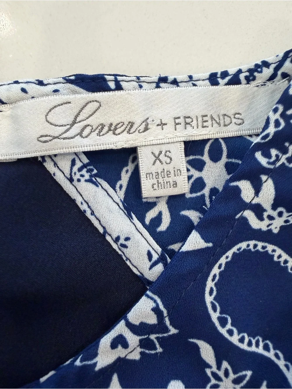 Lovers + Friends Blue Paisley Cold Shoulder Ruffle Vacation Blouse XS - Picture 8 of 11